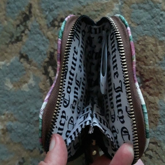 2x*Host Pick*Juicy Couture heart shaped wristlet - Picture 9 of 16